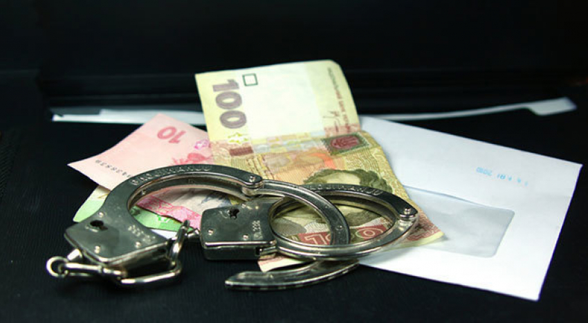 Под Волгоградом сотрудник колонии чуть не попал в руки афериста