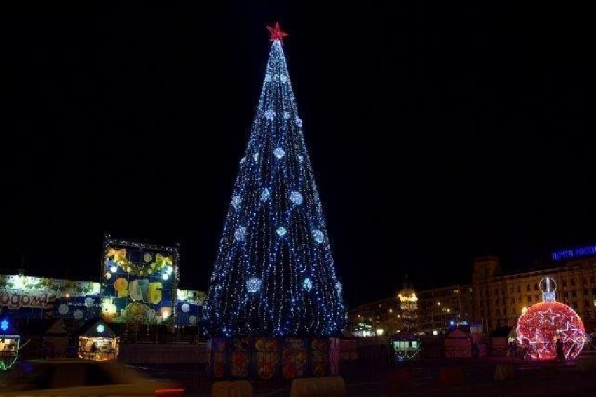 Улицы Волгограда украшают к Новому году