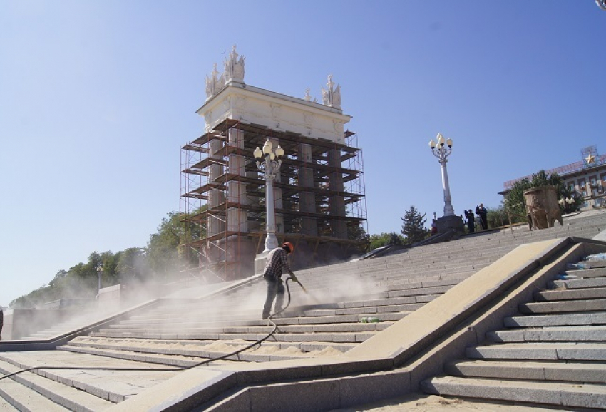 Главная лестница на набережной Волгограда дождалась своей очереди на ремонт