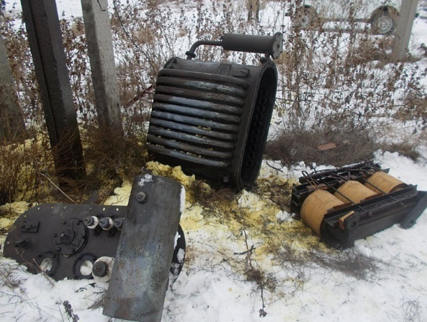 Сотрудник больницы и безработный разобрали трансформатор, чтобы сдать его в металлолом под Волгоградом