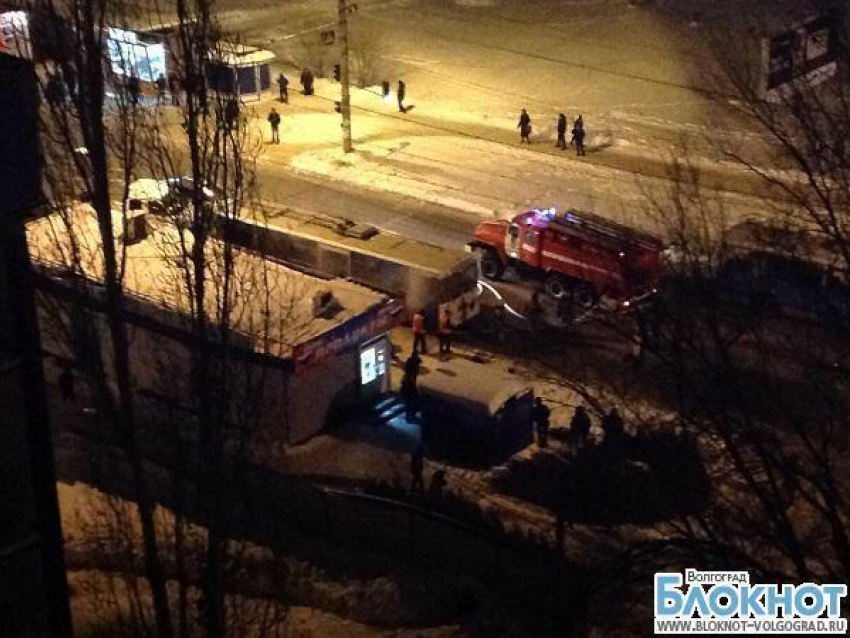 В Волгограде на остановке загорелся троллейбус