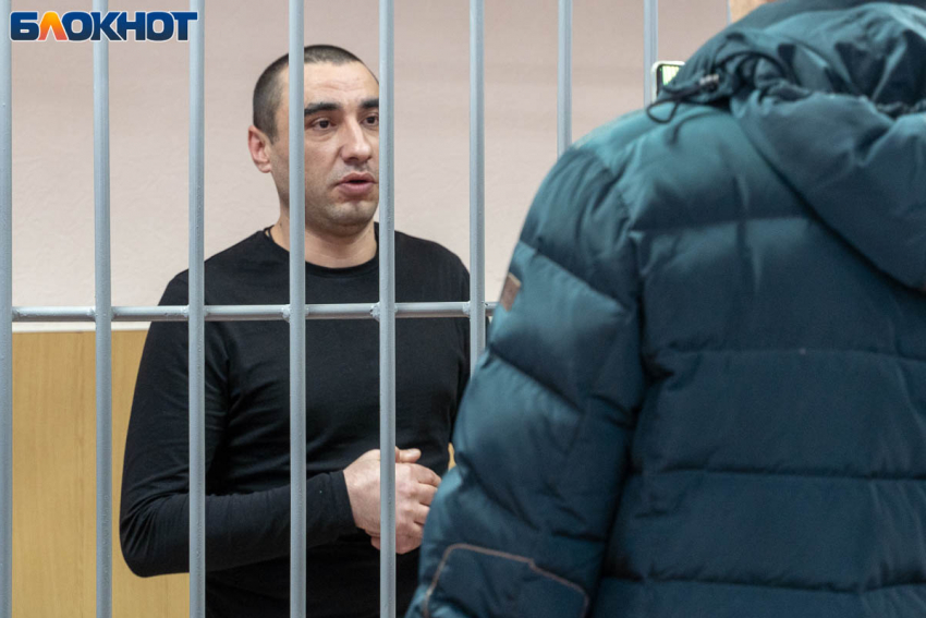 Помилованного президентом за убийство вагнеровца в атмосфере секретности судят за угрозы судье в Волгограде