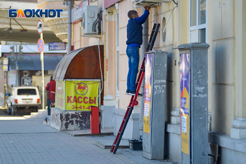 Волгоград зачистят от старых рекламных конструкций