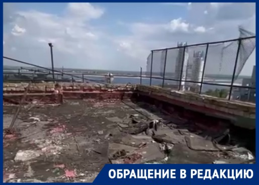 Странный капремонт лишил волгоградцев крыши – видео