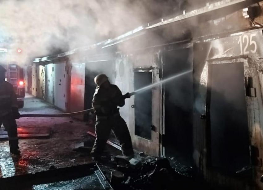 Три человека заживо сгорели после празднования Нового года в Волгоградской области 