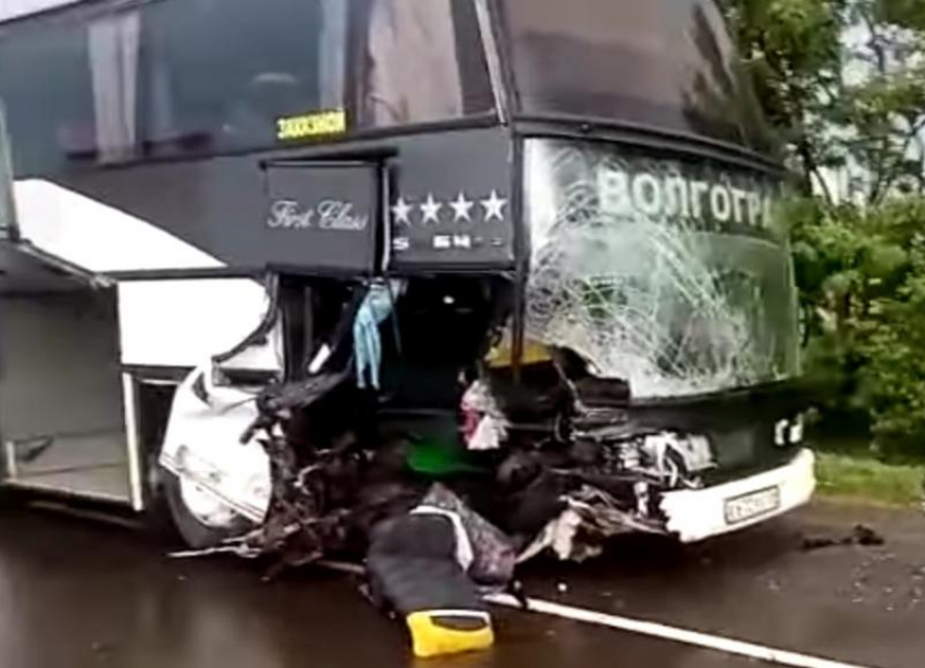 Переломы и ампутация стопы: названы жуткие травмы, которые получили пострадавшие в ДТП с автобусом Анапа-Волгоград