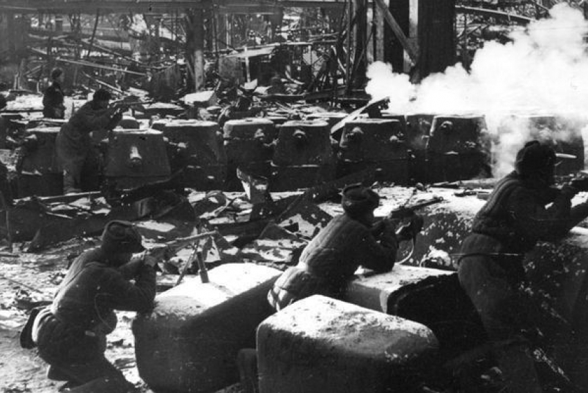 12 октября 1942 года – В Сталинграде советские войска наносят контрудар по врагу в районе тракторного завода