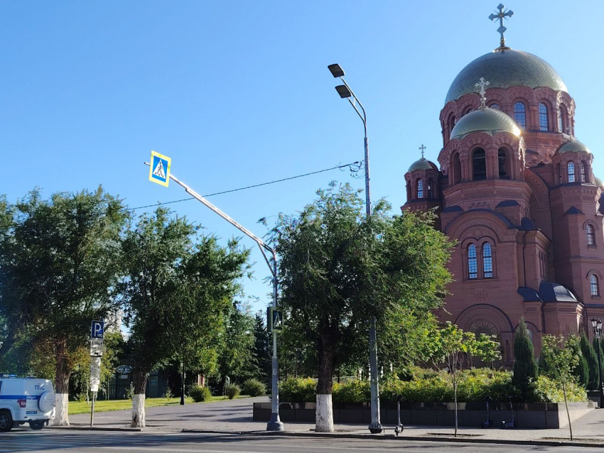 В центре Волгограда открыт круглосуточный доступ к мощам святителя Тихона: ему молятся о зравии 