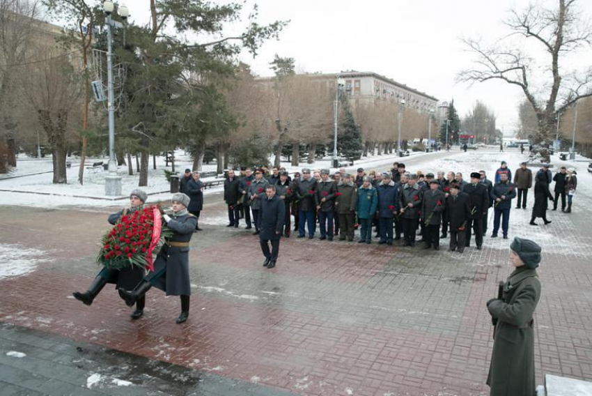 Они что-то знают: администрация Волгоградской области проводит масштабную закупку траурных венков 