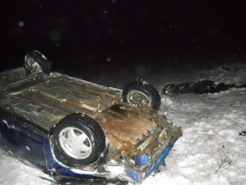 Под Волгоградом 42-летний водитель на ВАЗ-2112 вылетел в кювет и погиб
