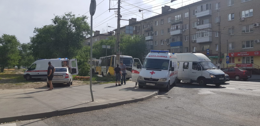 Автобус 59 волгоград сегодня. Авария автобус Волгоград 2022. ДТП С маршруткой в Волгограде. Авария в Волгограде с автобусом.