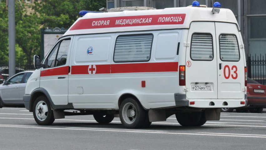 "Женщину разорвало на две части при падении из окна в Волгограде", - очевидцы