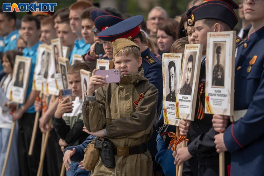 Со слезами на глазах: показываем эпицентр парада Победы-2024 в Волгограде