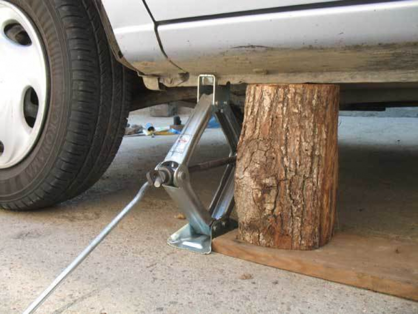 В Волжском подростки угнали ВАЗ-2110 и отремонтировали его