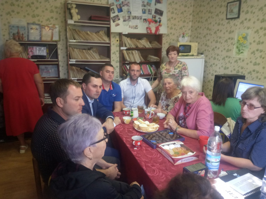 Фракция ЛДПР в гордуме Волгограда начала работу с чаепития 