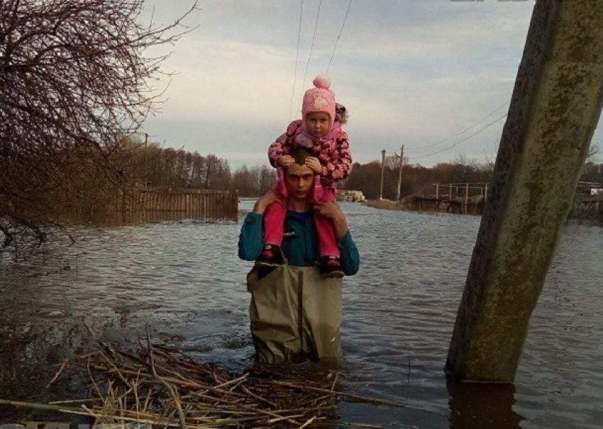 Вода покинула еще девять поселков Волгоградской области