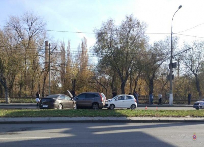 Стали известны подробности массовой аварии на площади  Возрождения в Волгограде