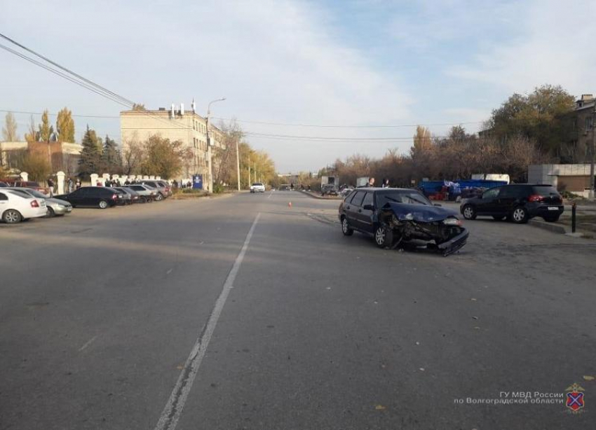 Две девочки попали в больницу после ДТП с 19-летним водителем в Волгограде