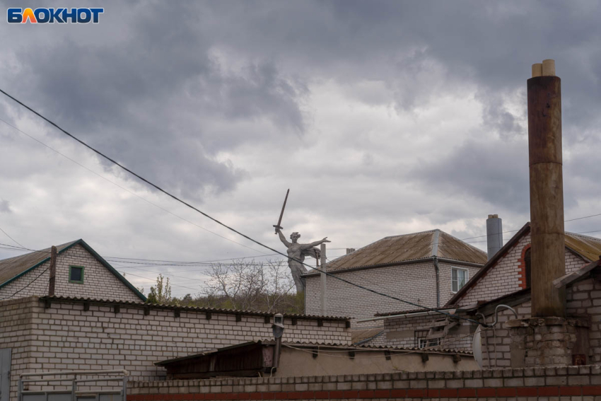 МКД загорелся после атаки ВСУ на Волгоград 2 октября 