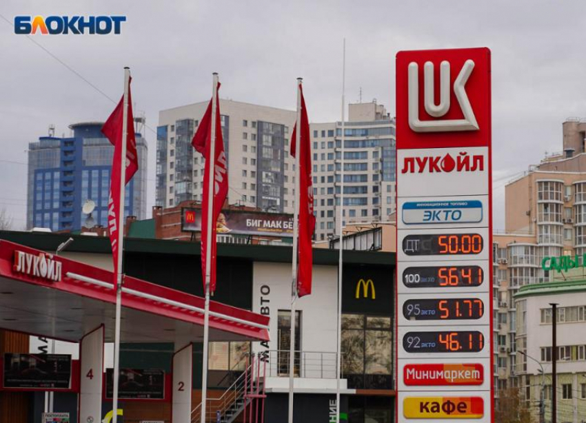В Волгоградской области аномальная жара «растопила» замороженные цены на бензин