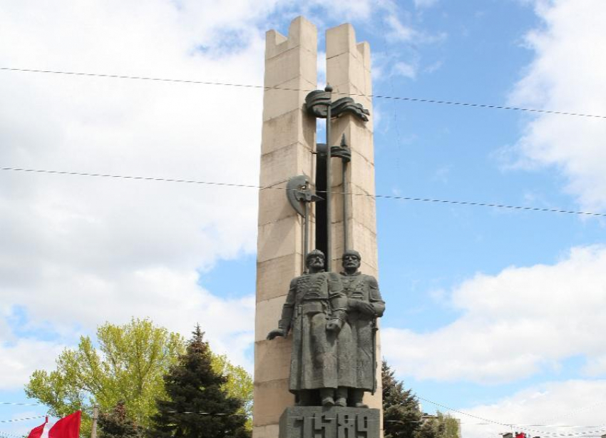 Памятник основателям Царицына наконец отремонтируют