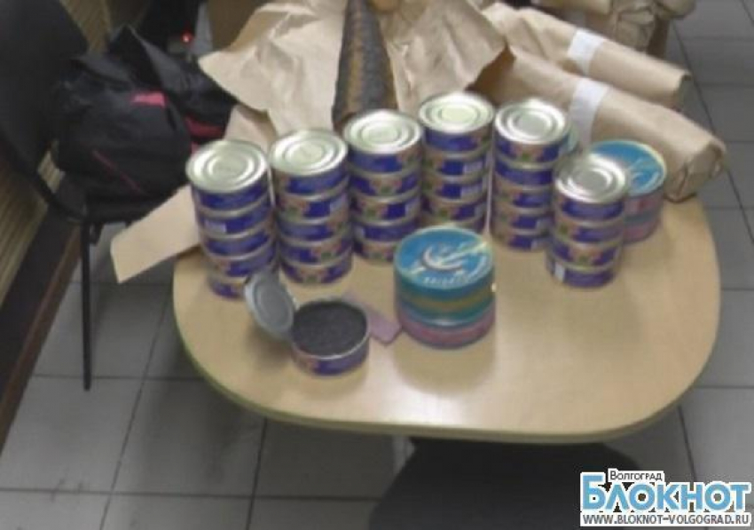 Волгоградские полицейские задержали астраханца с черной икрой и осетрами