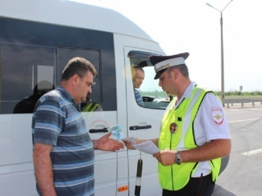 Полицейские в Волгограде проверили безопасность автобусов