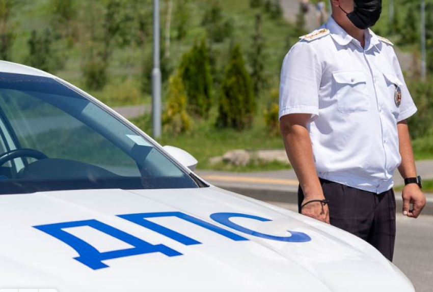 Семейный подряд инспектора ДПС на 65 млн с красивыми номерами вскрыли в Волгограде