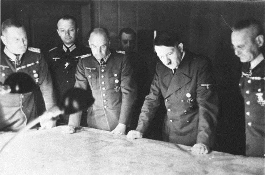 24 сентября 1942 года – из-за провала операции по захвату Сталинграда Гитлер сместил генерал-полковника Гальдера