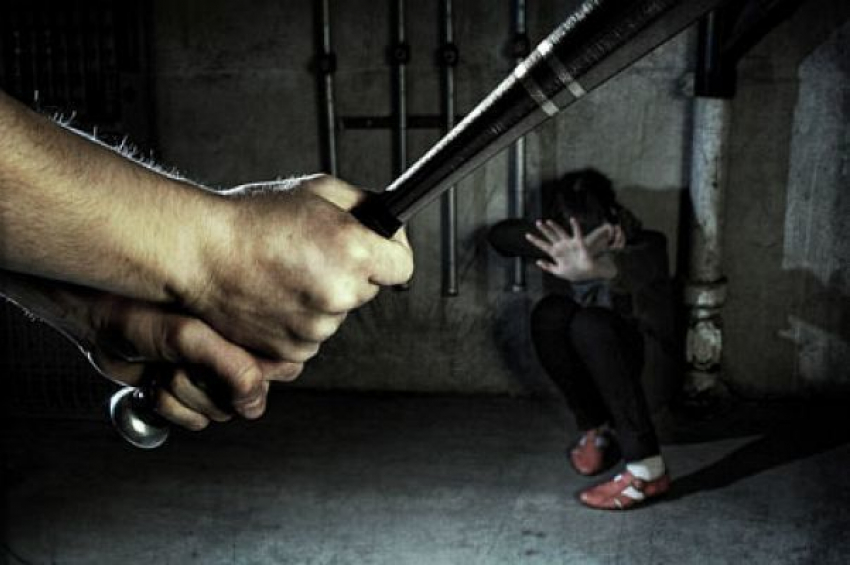 Сотрудник колонии в Волгоградской области убил заключенного резиновой дубинкой