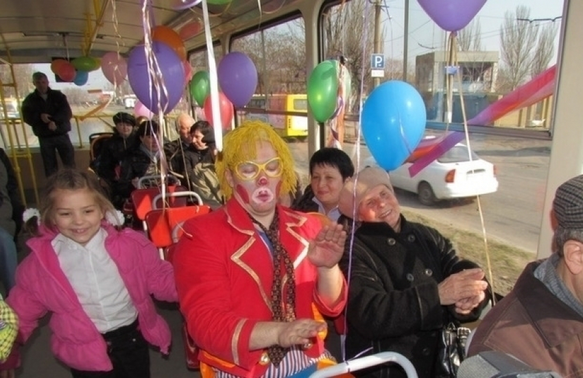 Жителей Волгограда заманивают в троллейбусы призами