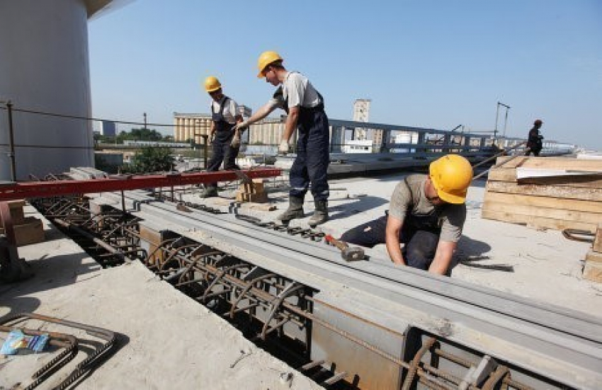 Дорожные работы улицы Электролесовской в Волгограде продлятся до 25 августа