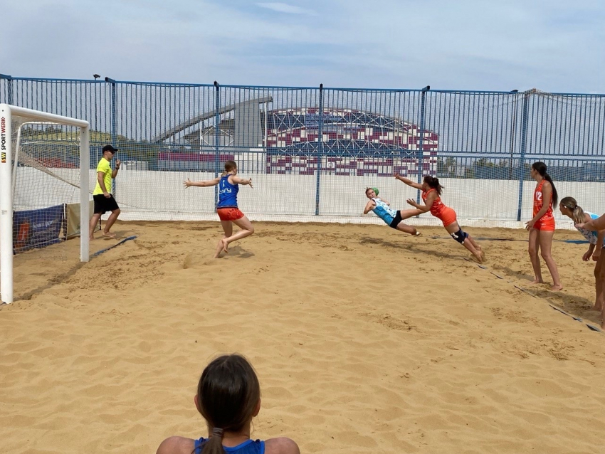 Пляжные гандболистки Волгограда стали третьими на предварительном этапе чемпионата России