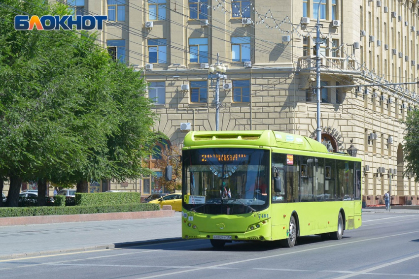 Волгоградку зажевало дверьми в автобусе №2