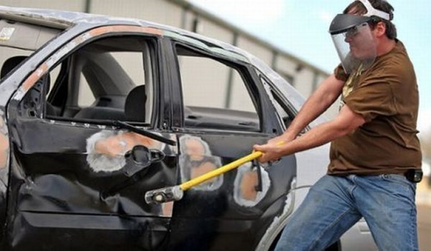 Мужчина избил трубой от домкрата сотрудника ритуальной фирмы в Урюпинске