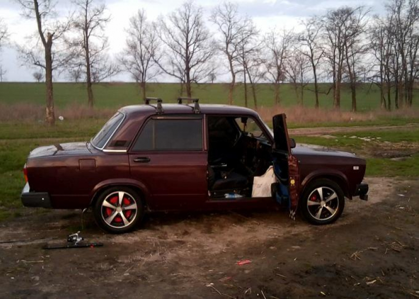 Волгоградцы украли автомагнитолу и подарили ее другу на День рождения