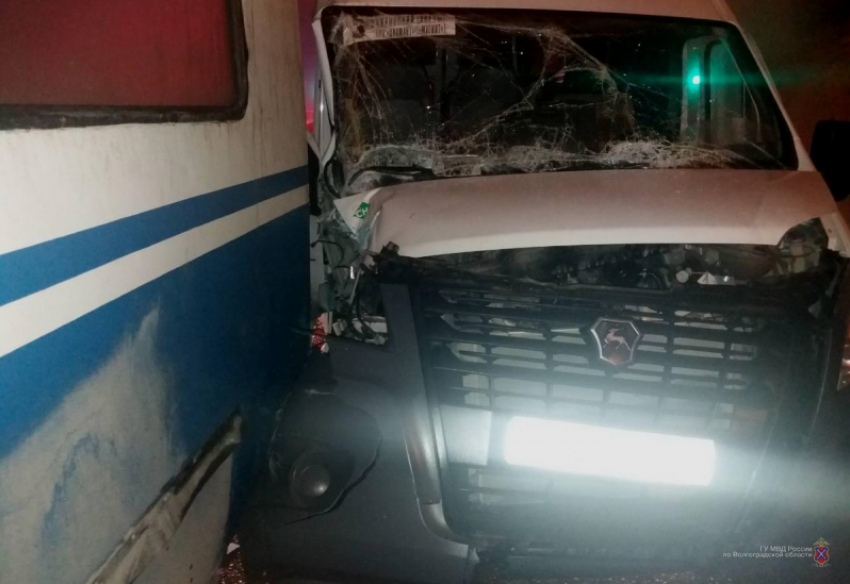 Маршрутка врезалась в троллейбус на севере Волгограда: есть пострадавшая