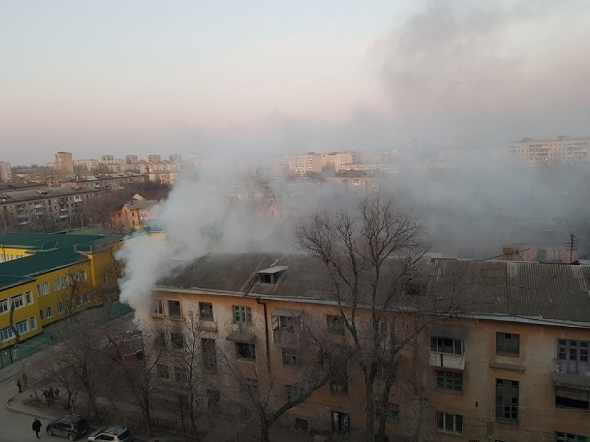 Неизвестные подожгли место обитания бомжей на севере Волгограда