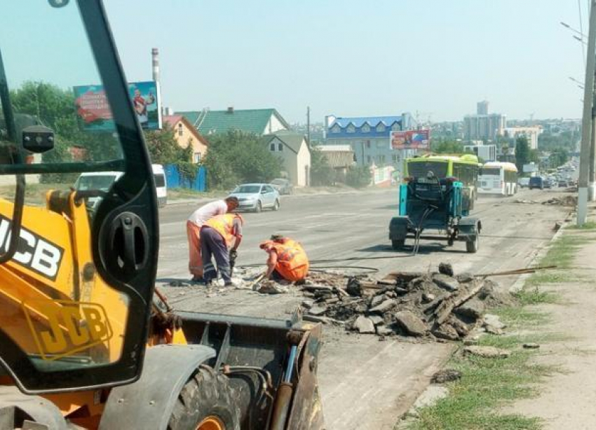 Волгоградцев просят потерпеть пробки на Второй Продольной