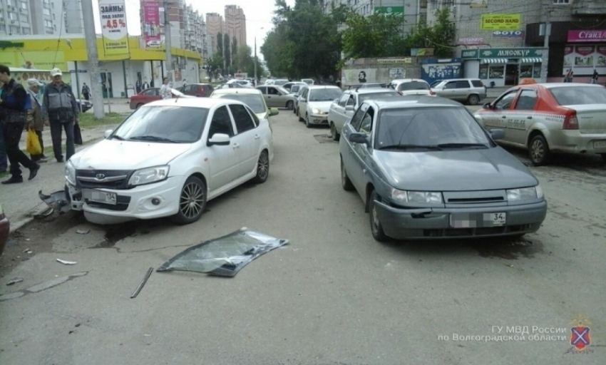 На севере Волгограда столкнулись 5 автомобилей
