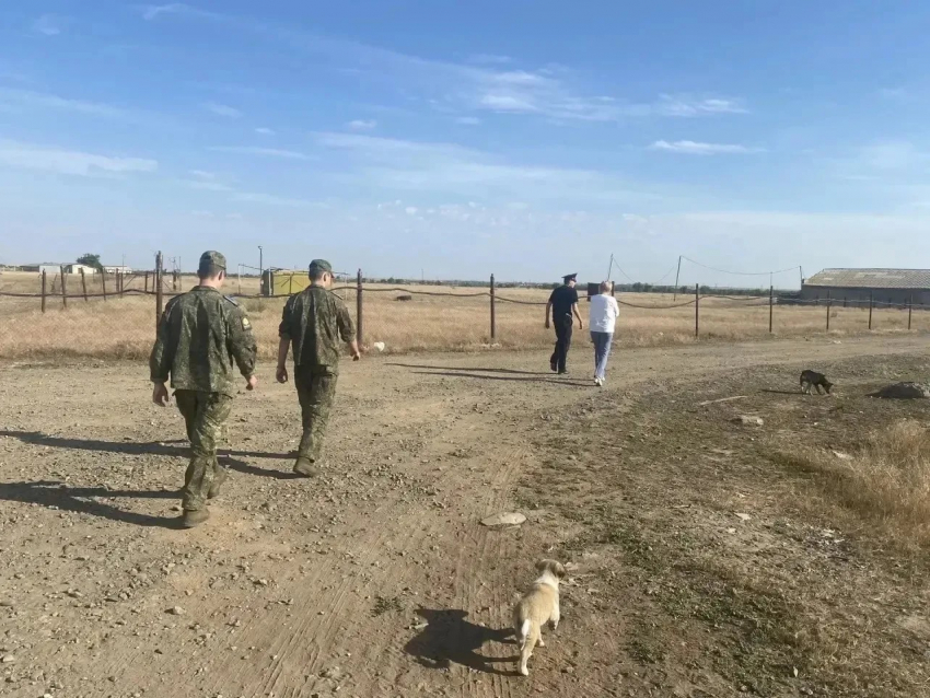 Полиция и военные с собаками прочесали целый район под Волгоградом