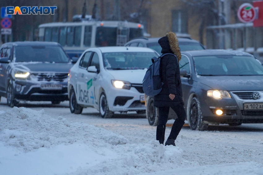 Ответственные за транспорт волгоградские чиновники заказали себе персональные машины с водителем по 63 тысячи рублей в месяц 