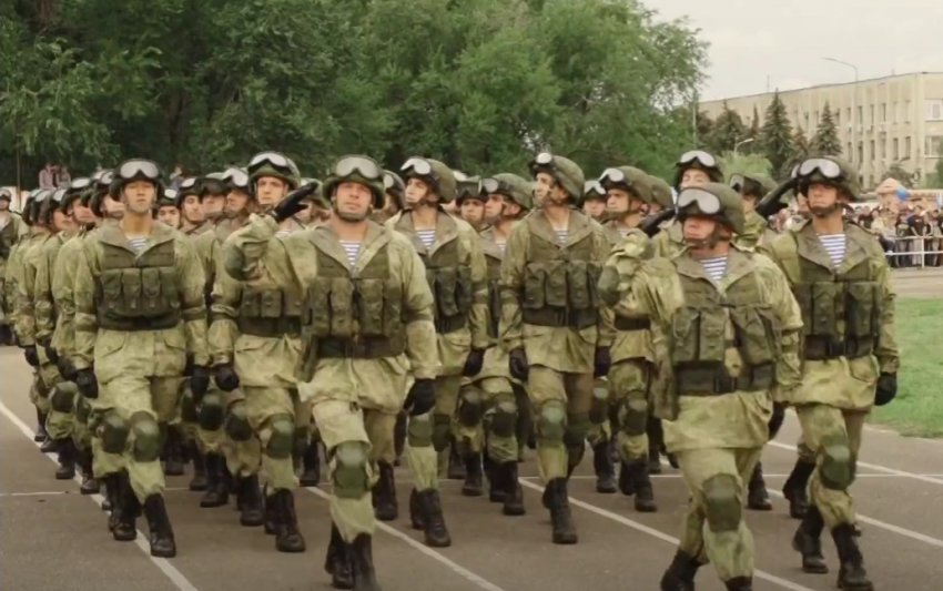 «Почти половина жителей Украины хотят войны»: министр обороны РФ срочно перебрасывает волгоградских десантников в Крым
