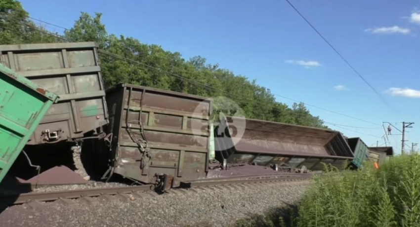 Под Волгоградом 19 вагонов сошли с рельсов: СК возбудил уголовное дело