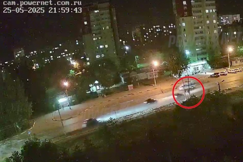 Снес людей, как кегли: «тринадцатая» раскидала пешеходов по дороге под Волгоградом