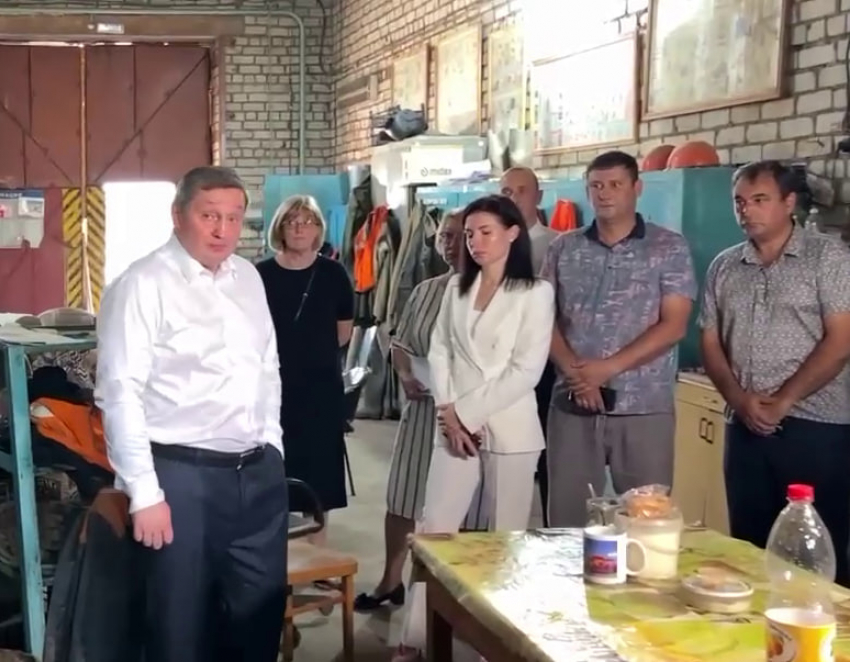 Они хрипели, краснели и бледнели — видео разноса губернатором из раздевалки с волгоградскими чиновниками
