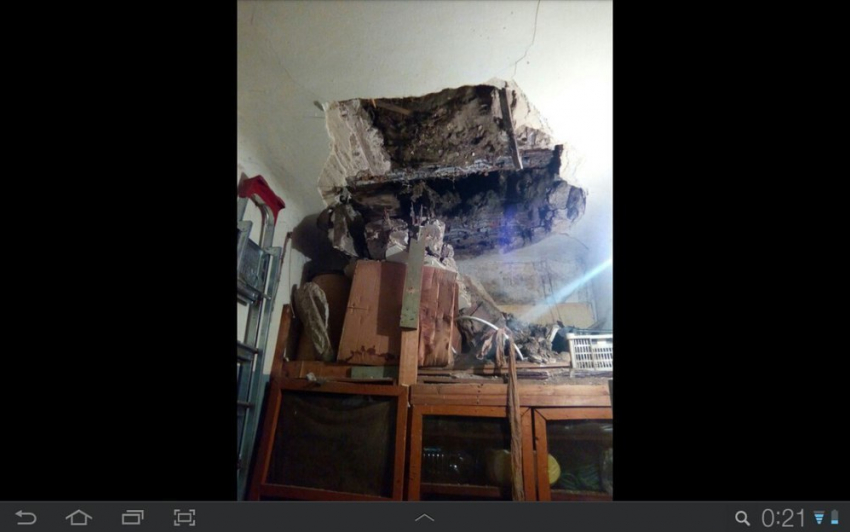 В Волгограде в многоквартирном доме рухнула крыша 