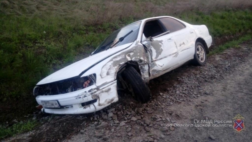 Водитель фуры пустился в бега после столкновения с Toyota на встречной полосе в Волгоградской области