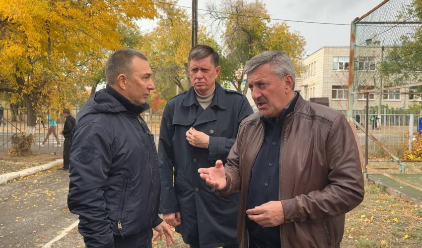 Совещание провели после повреждения МКД при падении осколков беспилотников на юге Волгограда 