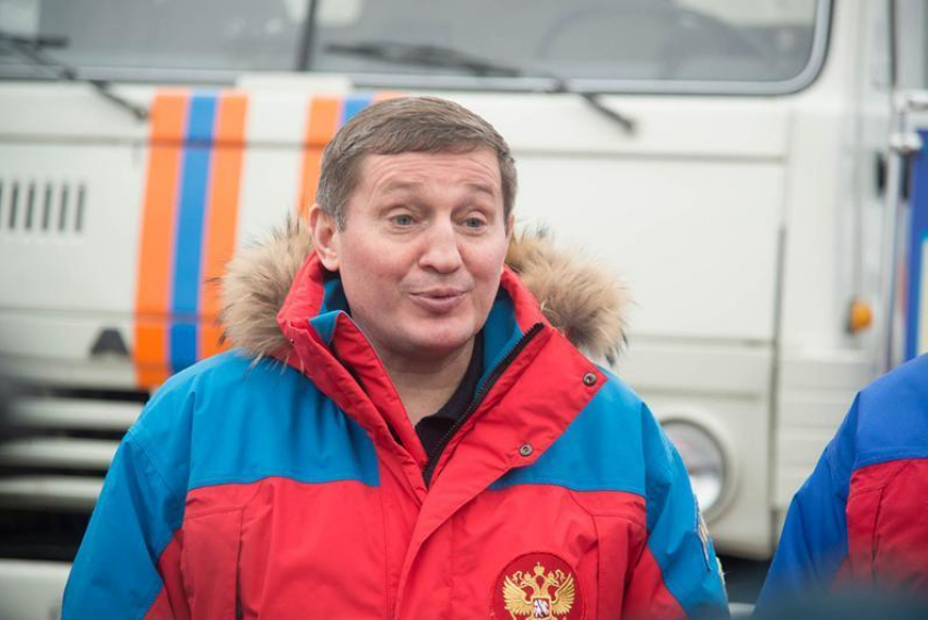 Андрей Бочаров отправился в Волжский посмотреть, как ремонтируют дороги за чужой счет